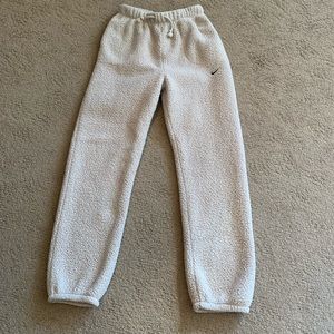 Nike sherpa joggers M